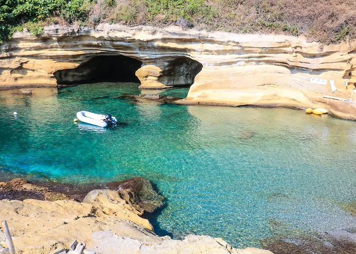 Baia Delle Rocce Verdi Resort Neapel