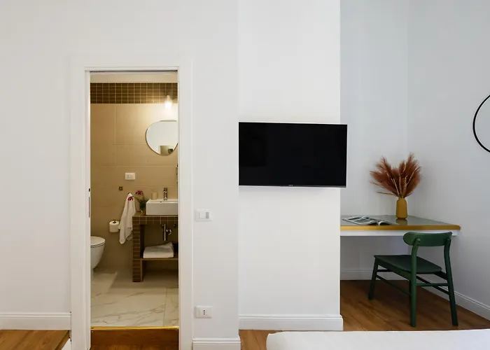 Suites By Chloe Rom