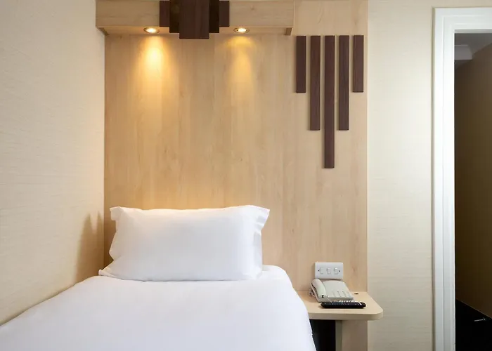Tavistock Hotel London
