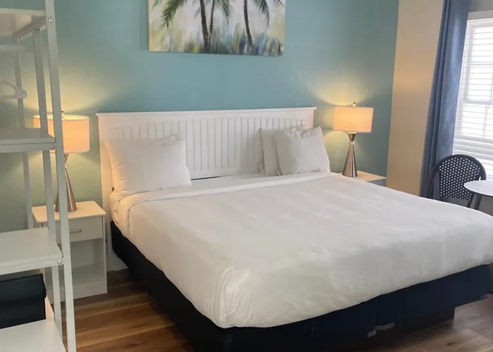 Nyah - Adult Exclusive Bed and Breakfast Key West