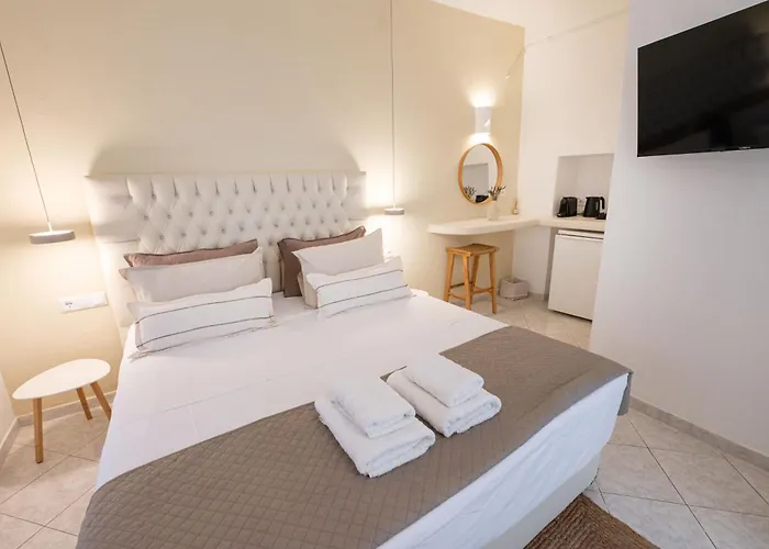 Mania Rooms And Studios Poros Town