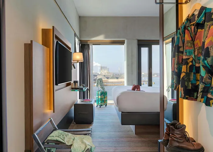 Moxy Amsterdam Houthavens Hotell