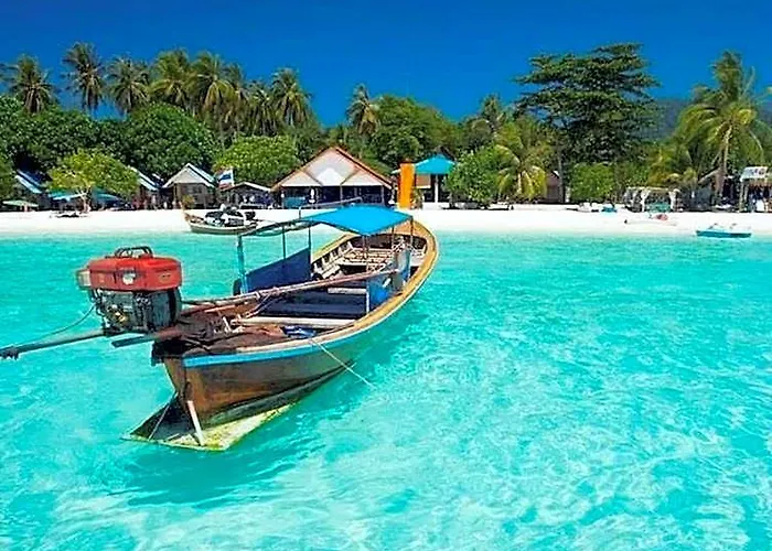 Daya Beach, Lipe Local