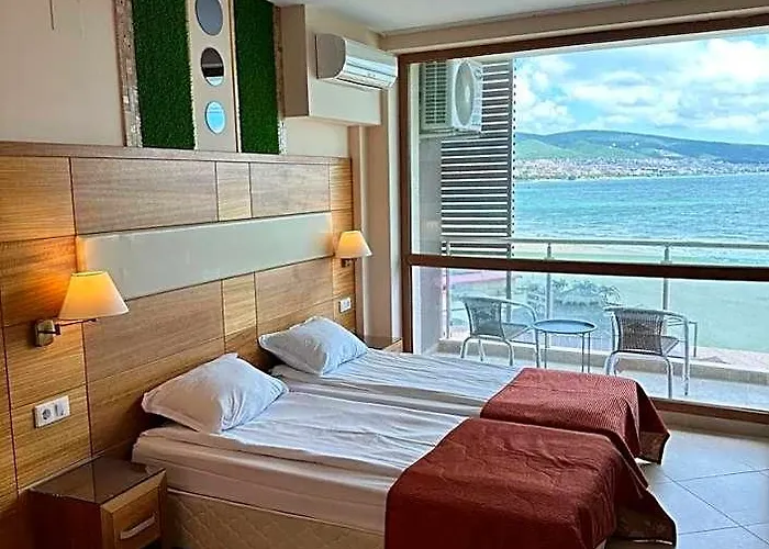 Briz Beach Apartments - Section B Slântsjev Brjag