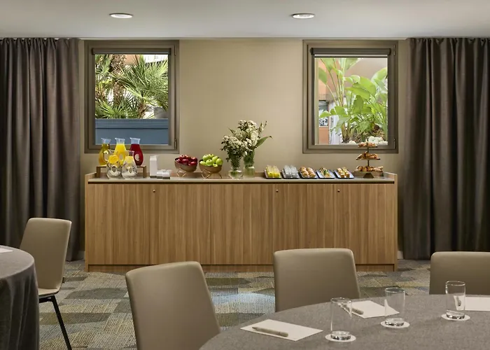 Nh Malaga Hotell