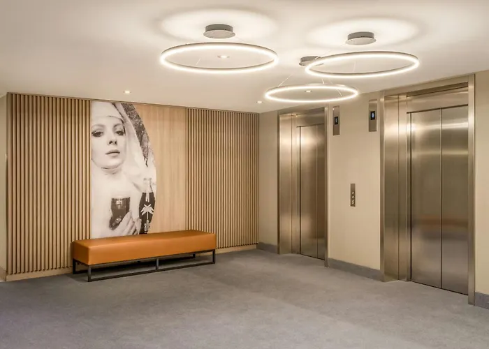 Courtyard By Marriott Cologne Hotell