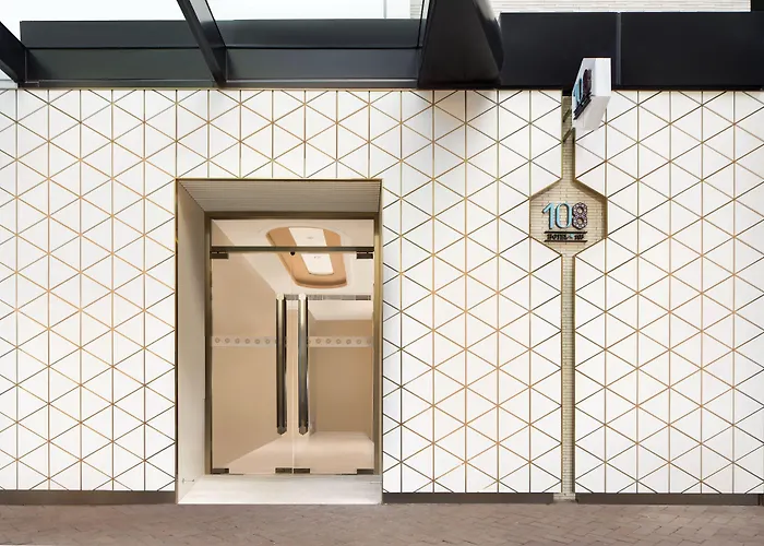 Hotel 108, Hongkong