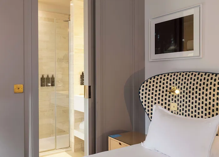 Hotel Le Marianne Paris