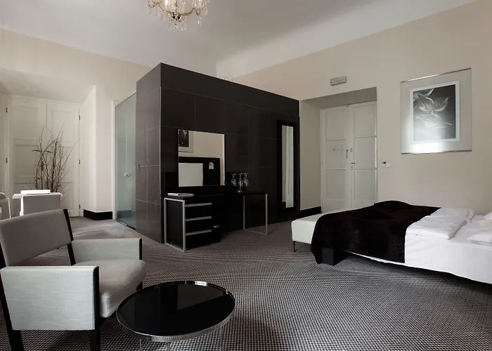Old Town Square Residence By Emblem Praha