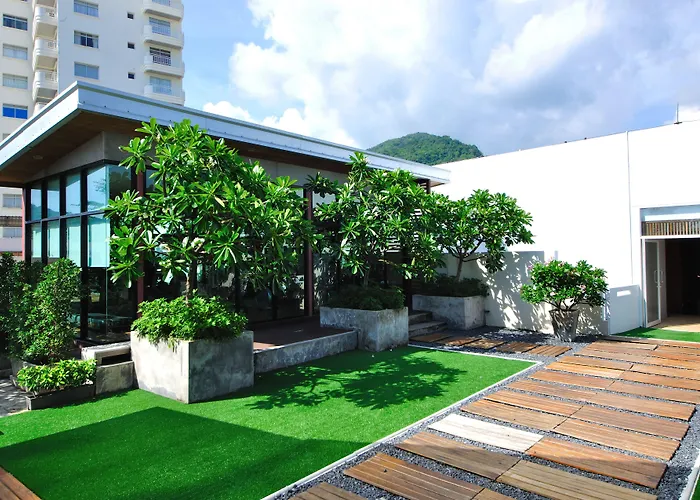 Ramada By Wyndham Phuket Southsea Hotell