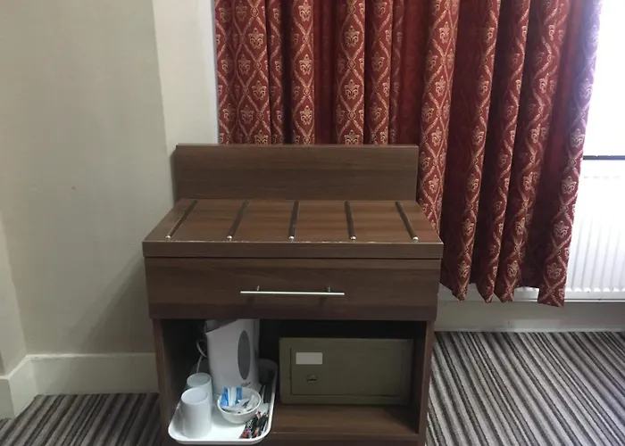 Hotel Oliver, 198 Cromwell Road Sw50Sn London