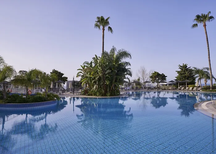 Atlantica Bay - Adults Only Hotell Limassol
