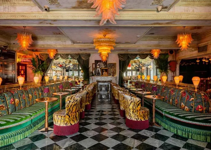 The Lafayette Hotel, Swim Club & Bungalows San Diego