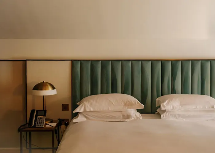 The Lodge Hotel - Putney London