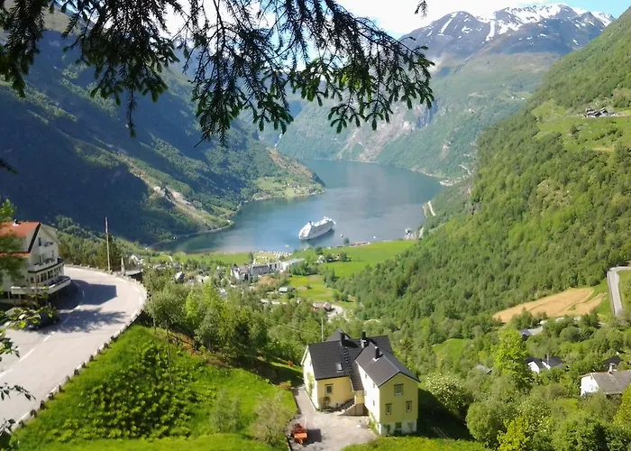 Lunheim In Geiranger Hotell