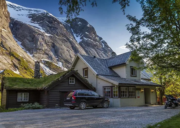 Lunde Turiststasjon Hotell Skei 