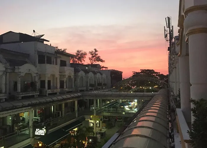 Cafe De Paris Hotel Patong