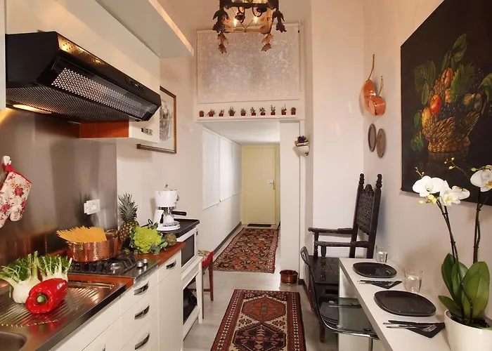 Roma Central Guest House