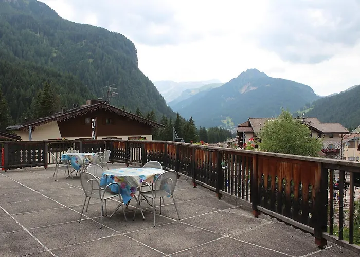 Garni Hirsch Hotell Canazei