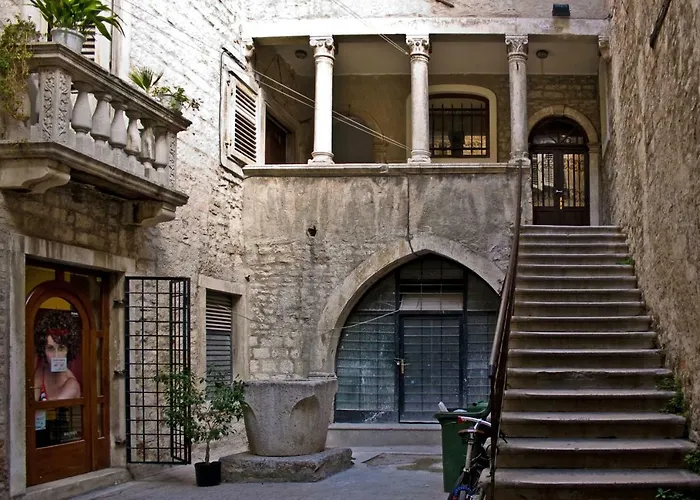 Apartments & Rooms Dujam Split