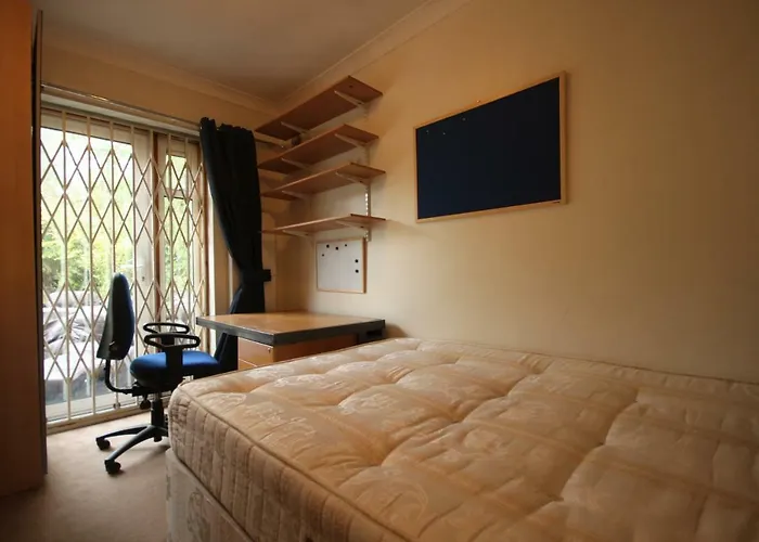 Draycott Bed and Breakfast London