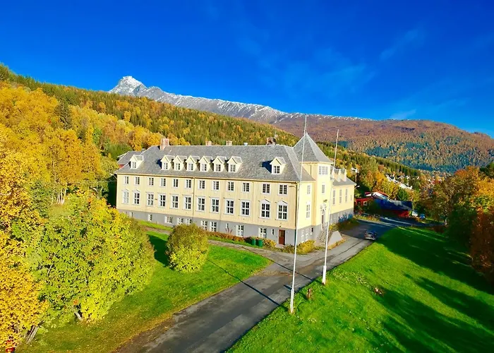 Solhov, Castle Of The Lyngen Alps Hotell Lyngseidet